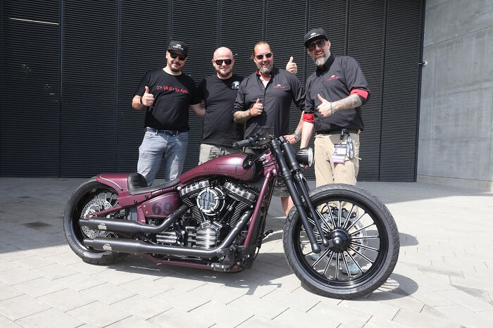 The Dr.Jekill & Mr.Hyde Crew stopped by to see CPR's Speed Bob creation with their exhaust system mounted.