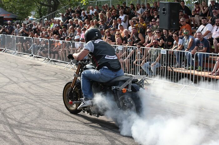 Just one of the first Class Stuntshows during the event.
